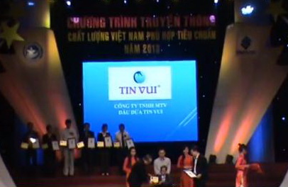 Cty TNHH MTV Dầu Dừa TIN VUI nhận “Huy Chương Vàng Chất Lượng Việt Nam Phù Hợp Tiêu Chuẩn Năm 2013”